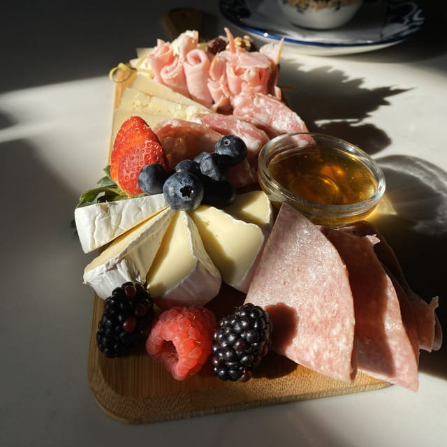 CHARCUTERIE BOARD - MEDIUM.
